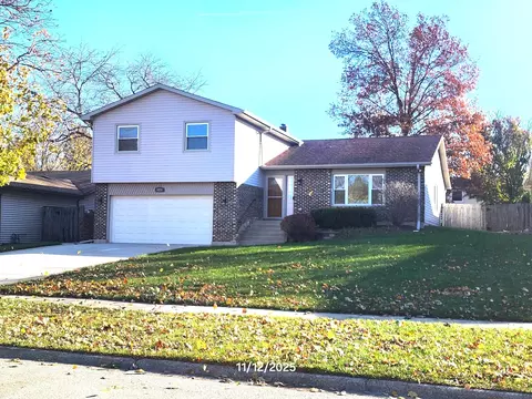 1035 W Elmwood Ln, Bartlett, IL 60103