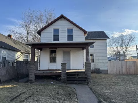 323 1st Ave, Clinton, IA 52732