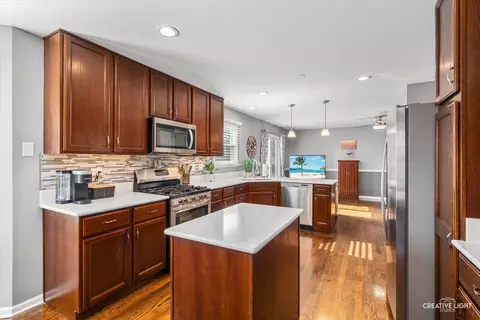 Kitchen - 2843 Winchester Dr, Elgin, IL 60124 photo 2 of 3
