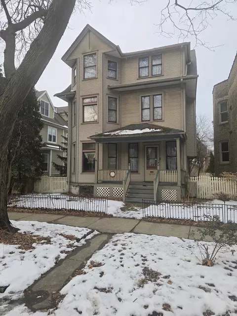 1848 W Berenice Ave, Chicago, IL 60613