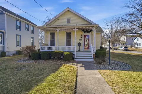 Exterior - 401 S Mclean St, Bloomington, IL 61701 photo 11 of 12