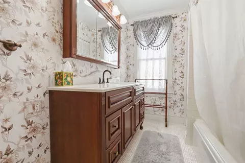 Bath - 401 S Mclean St, Bloomington, IL 61701 photo 1 of 2