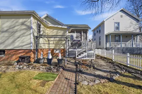 Exterior - 401 S Mclean St, Bloomington, IL 61701 photo 10 of 12