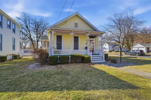 Exterior - 401 S Mclean St, Bloomington, IL 61701 photo 2 of 12
