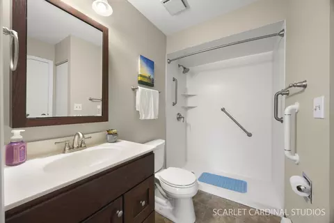 Bath - 465 Echo Ln #2, Aurora, IL 60504 photo 1 of 1