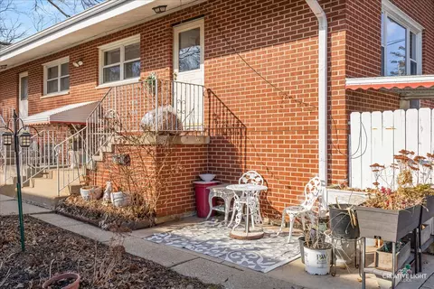Exterior - 505 Ryan Ln, West Dundee, IL 60118 photo 6 of 7