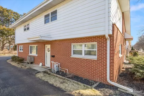 Exterior - 505 Ryan Ln, West Dundee, IL 60118 photo 3 of 7