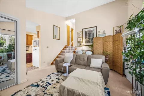 Living - 505 Ryan Ln, West Dundee, IL 60118 photo 2 of 6