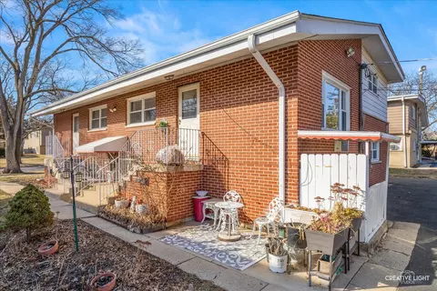 Exterior - 505 Ryan Ln, West Dundee, IL 60118 photo 5 of 7