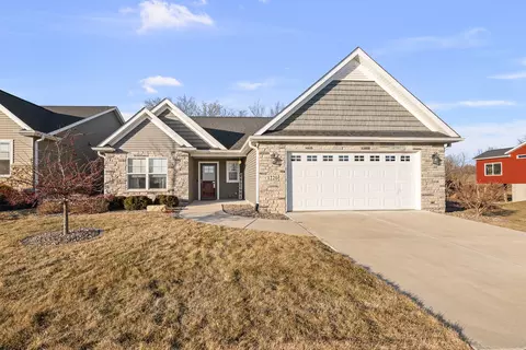 1220 Olde Brandy Ln, Davenport, IA 52807