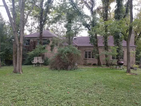 1851 Cooper Ln, Highland Park, IL 60035