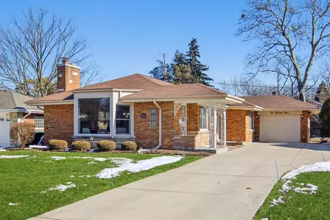209 N Maison Ct, Elmhurst, IL 60126