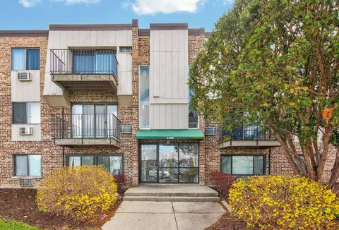 1493 N Winslowe Dr #104, Palatine, IL 60074
