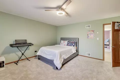 Bedroom - 10646 Willow Ave, Mokena, IL 60448 photo 4 of 9