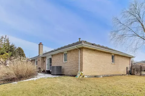 Exterior - 10646 Willow Ave, Mokena, IL 60448 photo 2 of 9