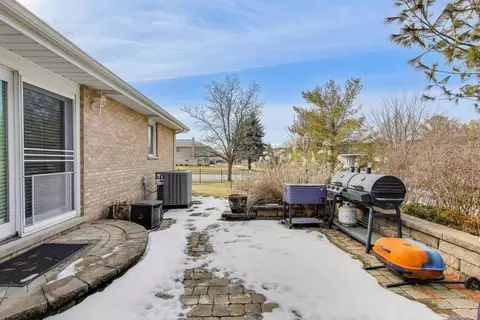 Exterior - 10646 Willow Ave, Mokena, IL 60448 photo 3 of 9