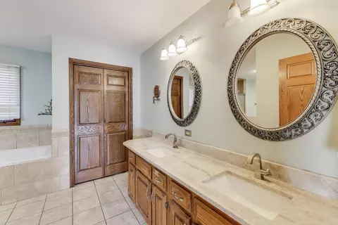Bath - 10646 Willow Ave, Mokena, IL 60448 photo 1 of 3