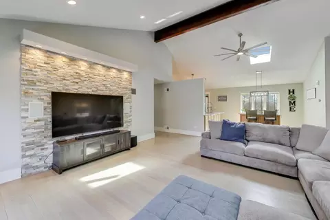Living - 10646 Willow Ave, Mokena, IL 60448 photo 2 of 5