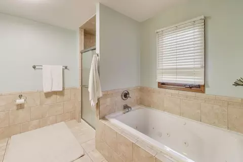 Bath - 10646 Willow Ave, Mokena, IL 60448 photo 2 of 3