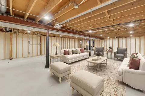 Living - 10646 Willow Ave, Mokena, IL 60448 photo 5 of 5
