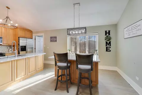 Kitchen - 10646 Willow Ave, Mokena, IL 60448 photo 3 of 4