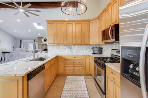 Kitchen - 10646 Willow Ave, Mokena, IL 60448 photo 2 of 4