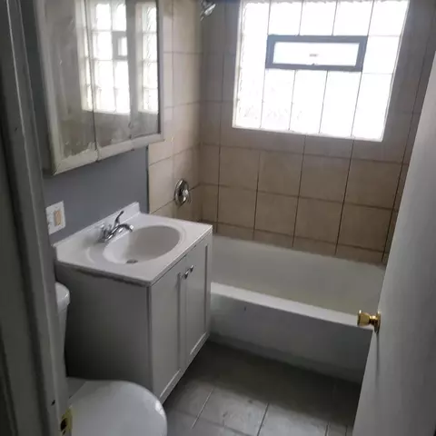 Bath - 16444 Wolcott Ave, Markham, IL 60428 photo 1 of 2