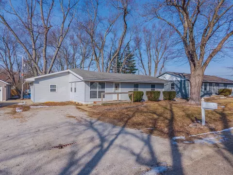 8198 Pine Ave, Downs, IL 61736