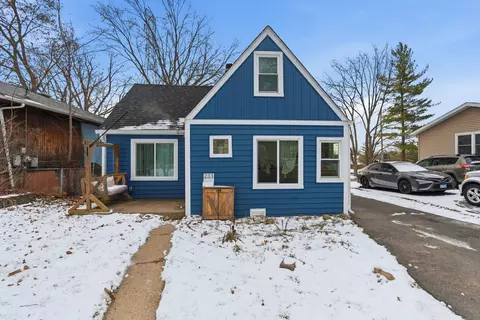 233 E Hawthorne Dr, Round Lake Beach, IL 60073