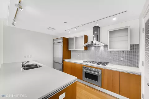 Kitchen - 340 E Randolph St #1302, Chicago, IL 60601 photo 2 of 3