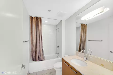Bath - 340 E Randolph St #1302, Chicago, IL 60601 photo 1 of 4