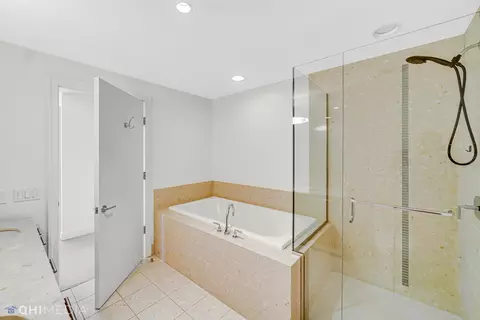 Bath - 340 E Randolph St #1302, Chicago, IL 60601 photo 3 of 4