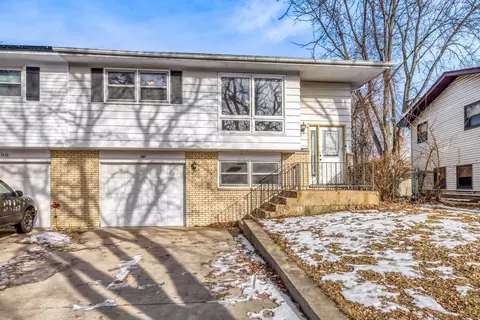 1630 Maple Ln, Elgin, IL 60123