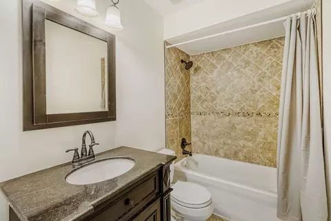 Bath - 1630 Maple Ln, Elgin, IL 60123 photo 1 of 2