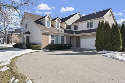 2833 Whispering Oaks Dr, Buffalo Grove, IL 60089