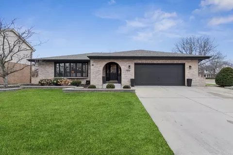 7800 Dorchester Ln, Darien, IL 60561