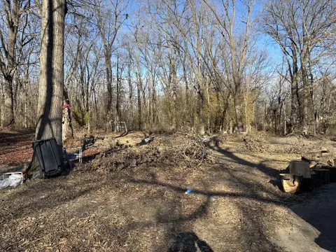 1406 Dial St, Benton, IL 62812