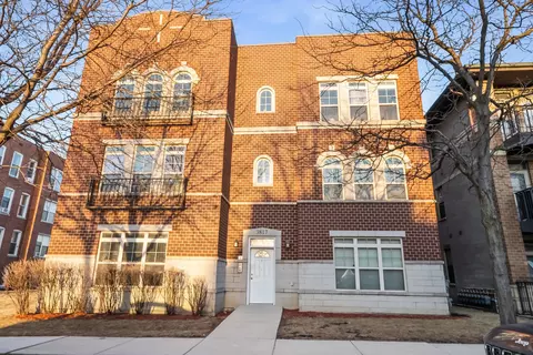 3817 S Ellis Ave #302, Chicago, IL 60653