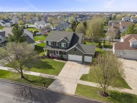 972 Canyon Trail Ct, Yorkville, IL 60560
