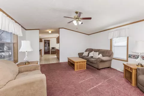602 6th St, Bloomington, IL 61704 photo 2