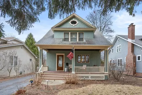 1477 Oakwood Ave, Highland Park, IL 60035