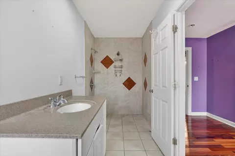 Bath - 8306 E Crockett Rd, Roscoe, IL 61073 photo 5 of 9