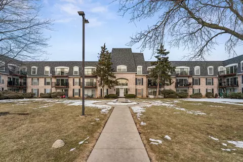 5200 Carriageway Dr #117, Rolling Meadows, IL 60008