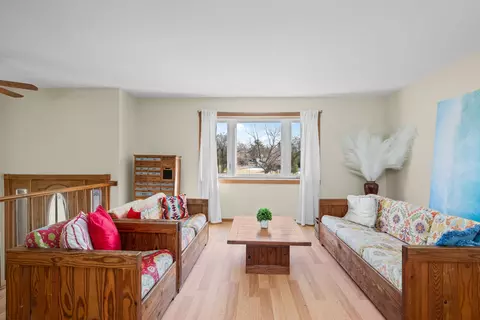 Living - 4480 Thornbark Dr, Hoffman Estates, IL 60192 photo 2 of 5