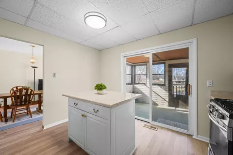 Kitchen - 4480 Thornbark Dr, Hoffman Estates, IL 60192 photo 3 of 3