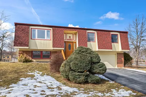 Exterior - 4480 Thornbark Dr, Hoffman Estates, IL 60192 photo 2 of 9