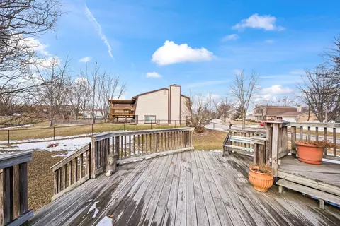 Exterior - 4480 Thornbark Dr, Hoffman Estates, IL 60192 photo 7 of 9