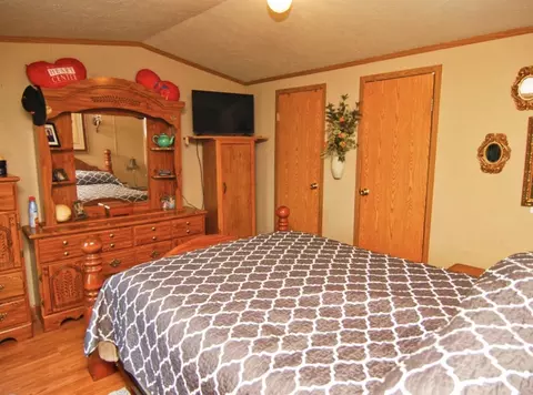 Bedroom - 33850 E 2900 North Rd, Dwight, IL 60420 photo 2 of 2