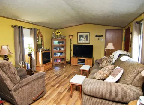 Living - 33850 E 2900 North Rd, Dwight, IL 60420 photo 2 of 3