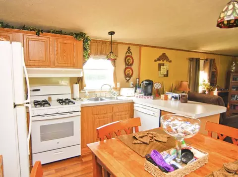 Kitchen - 33850 E 2900 North Rd, Dwight, IL 60420 photo 1 of 2